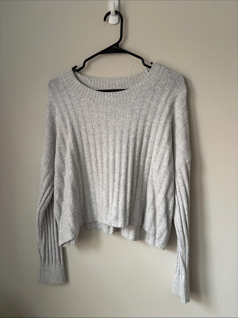 American Eagle Outfitters Light Gray Ribbed Crewneck Sweater
